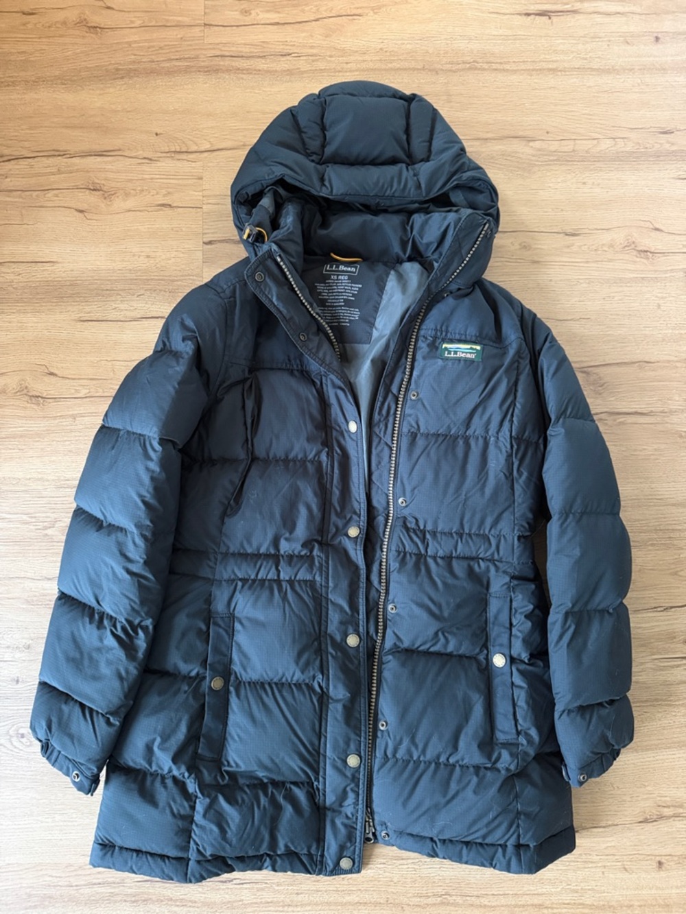 L.L. Bean Women’s XS Mountain Classic Down Parka (Black)
